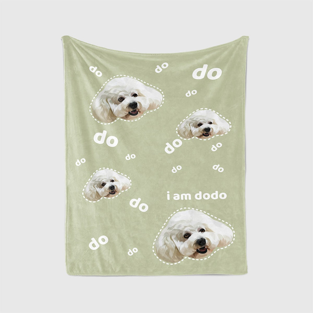 Personalized green blanket featuring portrait of pet and bubble names background, perfect for pet lovers.